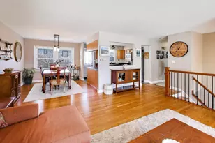 1107 N Greenfield Ln, Mount Prospect, IL 60056 - Photo 8