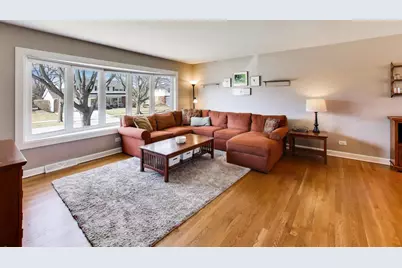 1107 N Greenfield Lane, Mount Prospect, IL 60056 - Photo 6