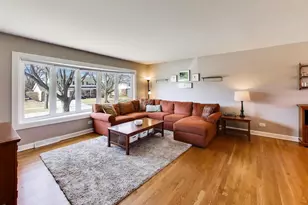 1107 N Greenfield Ln, Mount Prospect, IL 60056 - Photo 6