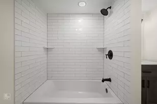 3641 N Hermitage Ave, Chicago, IL 60613 - Photo 32