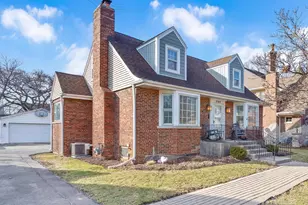 696 S Prospect Ave, Elmhurst, IL 60126 - Photo 1