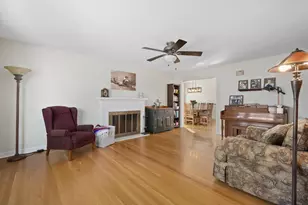 696 S Prospect Ave, Elmhurst, IL 60126 - Photo 2