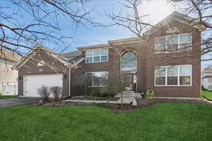 1715 White Oak Ln, Hoffman Estates, IL 60192 - Photo 2