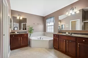 1715 White Oak Ln, Hoffman Estates, IL 60192 - Photo 16