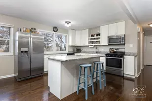 29W376 Wagner Rd, Naperville, IL 60564 - Photo 8