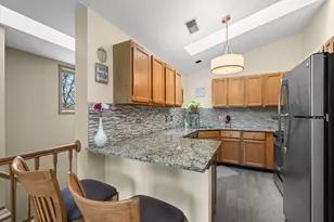 2014 N Stillwater Rd, Arlington Heights, IL 60004 - Photo 8