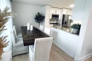 952 E Old Willow Rd, Prospect Heights, IL 60070 - Photo 4