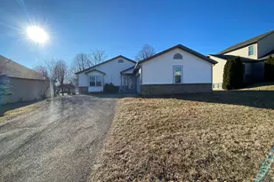 435 Waveland Ave, Rockford, IL 61102 - Photo 1