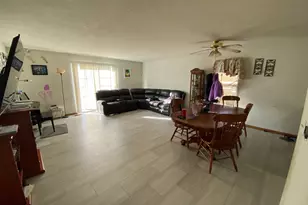 435 Waveland Ave, Rockford, IL 61102 - Photo 4