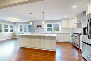 124 E Monterey Ave, Schaumburg, IL 60193 - Photo 4