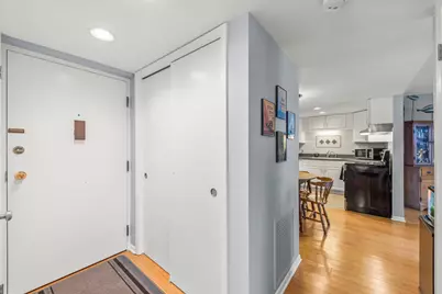 2900 Maple Avenue #15B, Downers Grove, IL 60515 - Photo 2