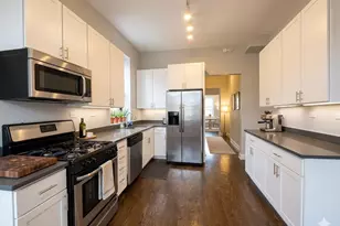 2129 N Racine Ave, Chicago, IL 60614 - Photo 2