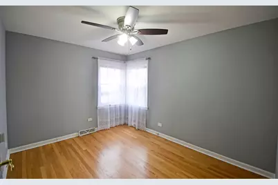 5238 N Moody Avenue, Chicago, IL 60630 - Photo 6