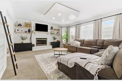 2001 Madison Avenue, Gurnee, IL 60031 - Photo 2