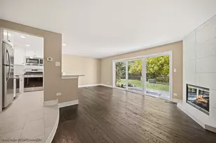 19 Cour Leroux, Palos Hills, IL 60465 - Photo 2