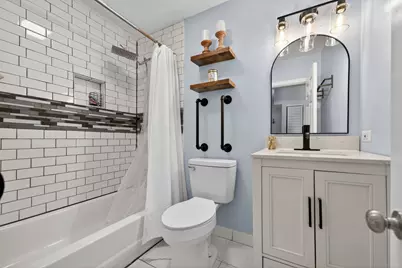 1324 W Huron Street #4R, Chicago, IL 60642 - Photo 16