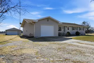 7302 E 3500S Rd, Saint Anne, IL 60964 - Photo 1