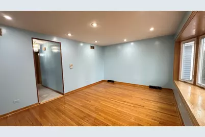 4819 W Winnemac Avenue, Chicago, IL 60630 - Photo 2