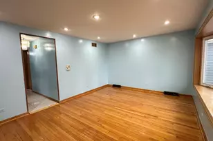 4819 W Winnemac Ave, Chicago, IL 60630 - Photo 2