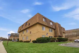 10440 Natoma Ave, Chicago Ridge, IL 60415 - Photo 2