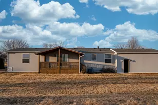 641 Bluebird Cir, Sandwich, IL 60548 - Photo 4