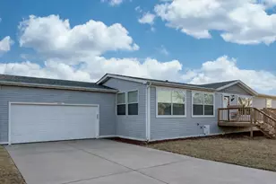 641 Bluebird Cir, Sandwich, IL 60548 - Photo 1