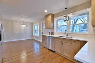 8834 S Albany Ave, Evergreen Park, IL 60805 - Photo 12