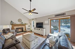 11N215 Capulet Cir, Elgin, IL 60124 - Photo 4