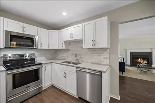 3030 Pheasant Creek Dr, Northbrook, IL 60062 - Photo 10