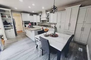 347 Arbor Glen Blvd, Schaumburg, IL 60195 - Photo 10