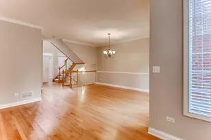 347 Arbor Glen Blvd, Schaumburg, IL 60195 - Photo 8