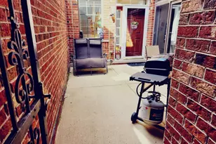 347 Arbor Glen Blvd, Schaumburg, IL 60195 - Photo 2