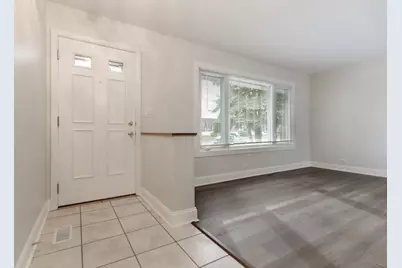 198 Shadywood Lane, Elk Grove Village, IL 60007 - Photo 2