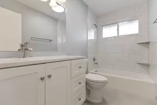 198 Shadywood Ln, Elk Grove Village, IL 60007 - Photo 14