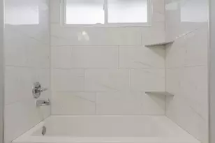 198 Shadywood Ln, Elk Grove Village, IL 60007 - Photo 18