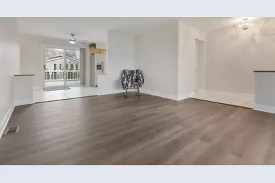 198 Shadywood Lane, Elk Grove Village, IL 60007 - Photo 4