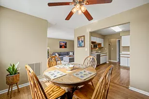 450 Raintree Ct, Glen Ellyn, IL 60137 - Photo 8