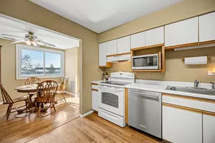 450 Raintree Ct, Glen Ellyn, IL 60137 - Photo 10