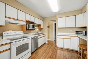 450 Raintree Ct, Glen Ellyn, IL 60137 - Photo 12