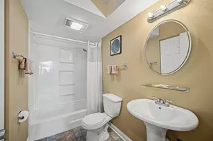 450 Raintree Ct, Glen Ellyn, IL 60137 - Photo 16