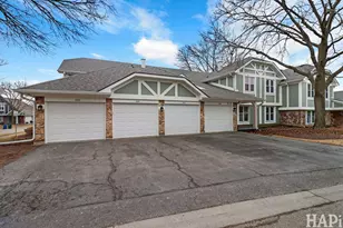 1300 Cromwell Ct, Vernon Hills, IL 60061 - Photo 2