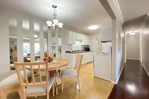 860 E Old Willow Rd, Prospect Heights, IL 60070 - Photo 8