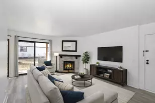 1325 Williamsburg Dr, Schaumburg, IL 60193 - Photo 4