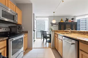 222 N Columbus Dr, Chicago, IL 60601 - Photo 6