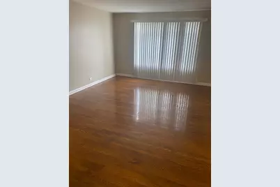 [Address not provided], Waukegan, IL 60085 - Photo 4
