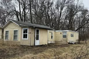 10443 E River North Rd, Momence, IL 60954 - Photo 2