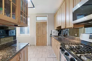 630 W Waveland Ave, Chicago, IL 60613 - Photo 8