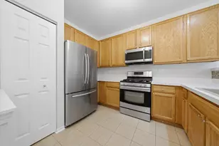 1304 Brookdale Dr, Carpentersville, IL 60110 - Photo 4