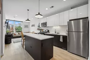 713 N Milwaukee Ave, Chicago, IL 60642 - Photo 2