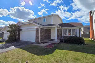 1013 E Meadow Lake Dr, Palatine, IL 60074 - Photo 1
